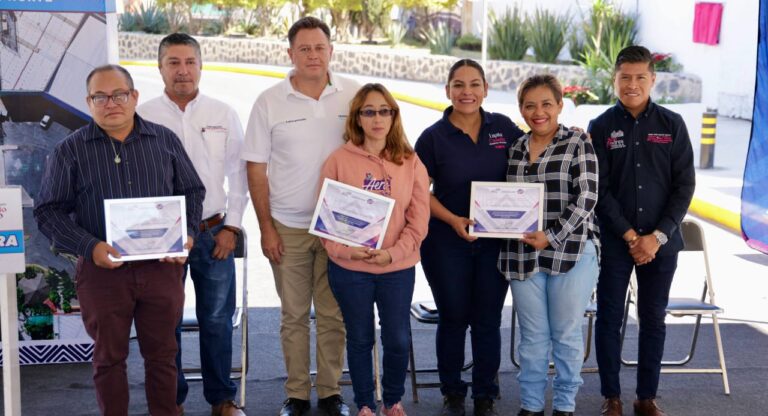 Mejora Lupita Cuautle movilidad en Delegación Atlixcáyotl con rehabilitación de Avenida