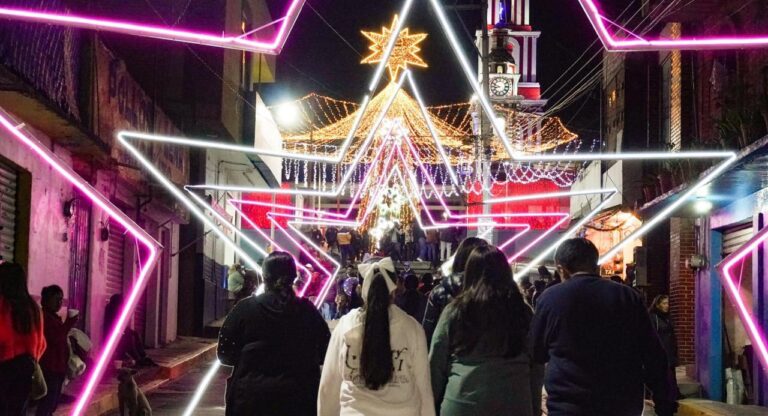 Inaugura Roberto Solís la Villa Navideña 2025 en Huejotzingo