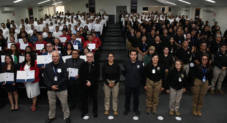 Entrega UCIPS títulos a egresados y reconoce a deportistas e instructores