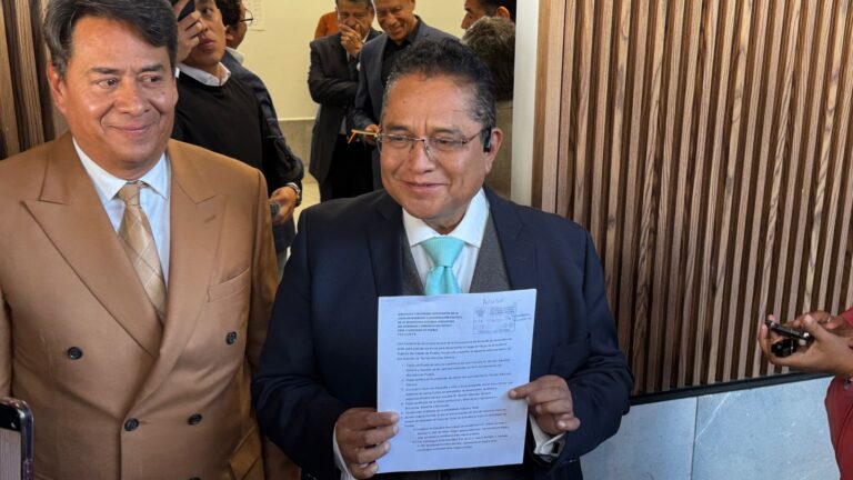 Va Román por un voto, sólo un voto