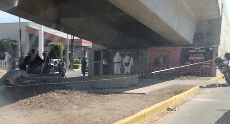 Hallan muerto a indigente dentro de una coladera en La Noria