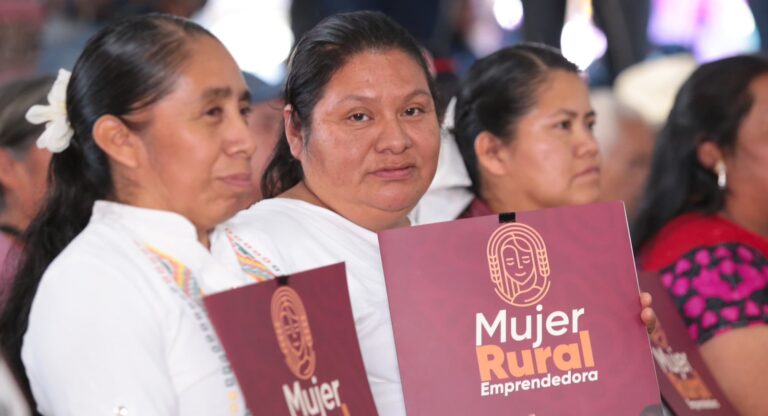 Con inversión de 8 mdp, gobierno estatal reconstruye campo afectado en Huauchinango