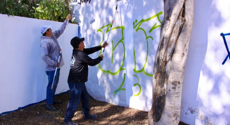 Realiza Gobierno de la Ciudad jornada de pintura en la Cancha de Usos Múltiples La María
