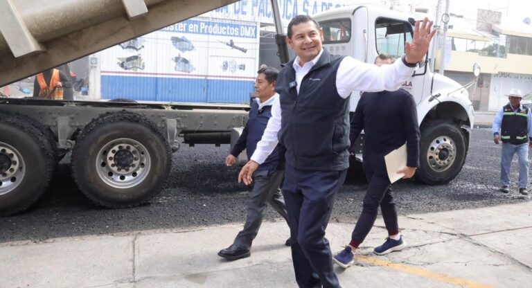 Reconstruye gobierno estatal 37 vialidades prioritarias en Puebla capital