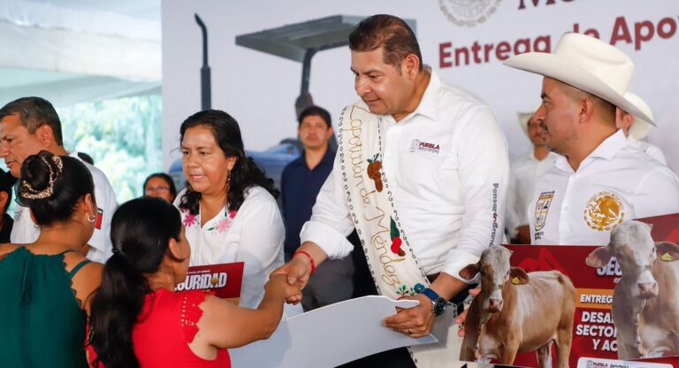 Prioritario que campesinos cuenten con recursos y se genere riqueza comunitaria: Armenta