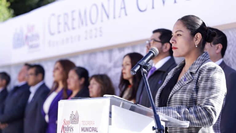 En ceremonia cívica Lupita Cuautle reafirma su compromiso con la paz y la seguridad del municipio