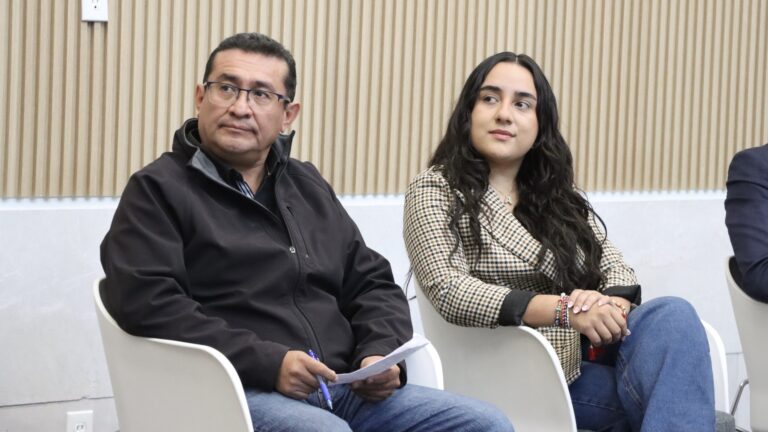 Reconoce Pavel Gaspar disciplina y logros de deportistas poblanos