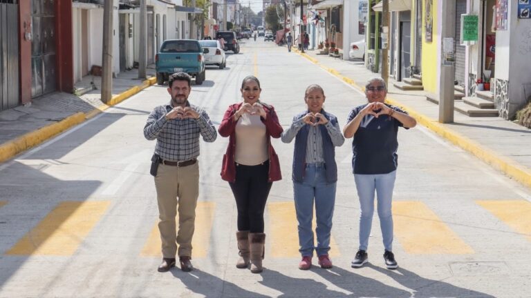 Tonantzin Fernández impulsa la rehabilitación de la calle 5 de Mayo en Santiago Mixquitla