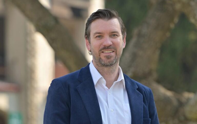 Académico UDLAP fue invitado a la embajada de Suecia para conversar sobre el Premio Nobel de Economía 2025