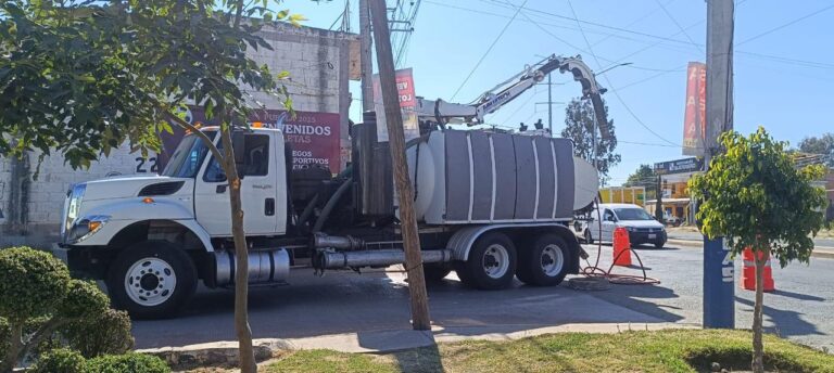 Sosapach lleva a cabo desazolve en San Sebastián Tepalcatepec