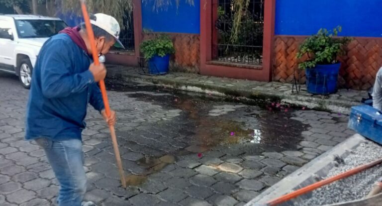 Atiende SOSAPACH fuga de agua en Club de Golf gracias a reporte ciudadano