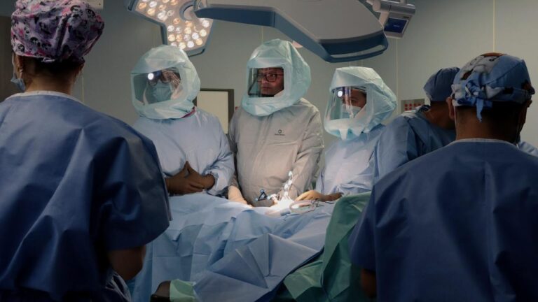 Con apoyo de la IA, ISSSTEP realiza primera cirugía de rodilla