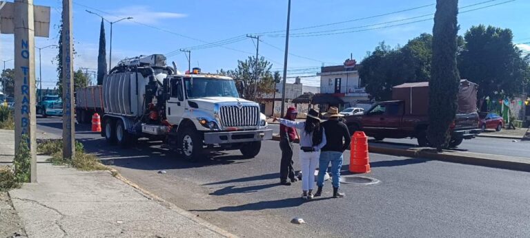 SOSAPACH realiza mantenimiento preventivo a la red de alcantarillado en la Carretera Federal México–Puebla