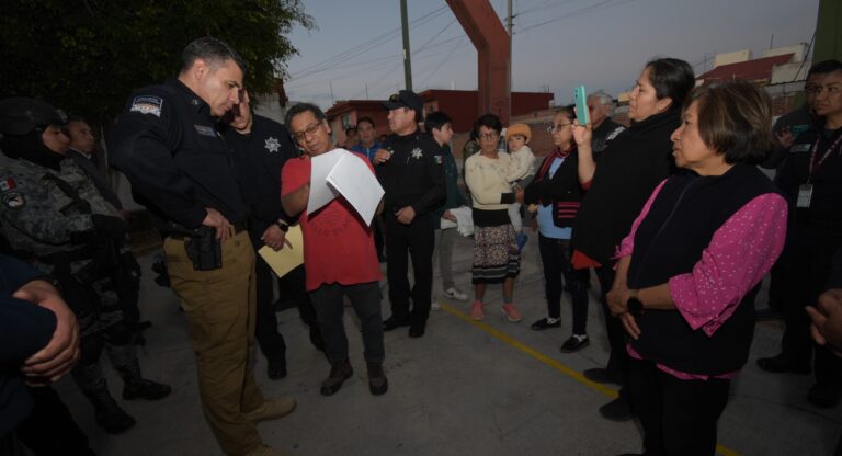 Recorre Félix Pallares Miranda, calles de la colonia Universidades para reforzar la seguridad en la zona