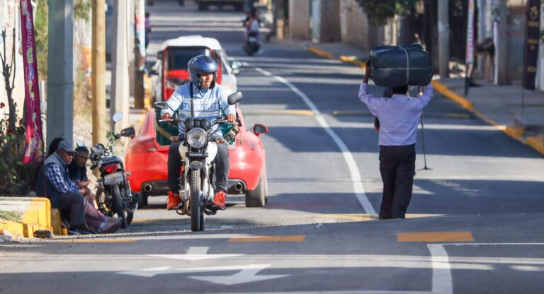 Con obras concluidas, Tonantzin Fernández mejora calles en Santa Bárbara Almoloya y San Juan Tlautla
