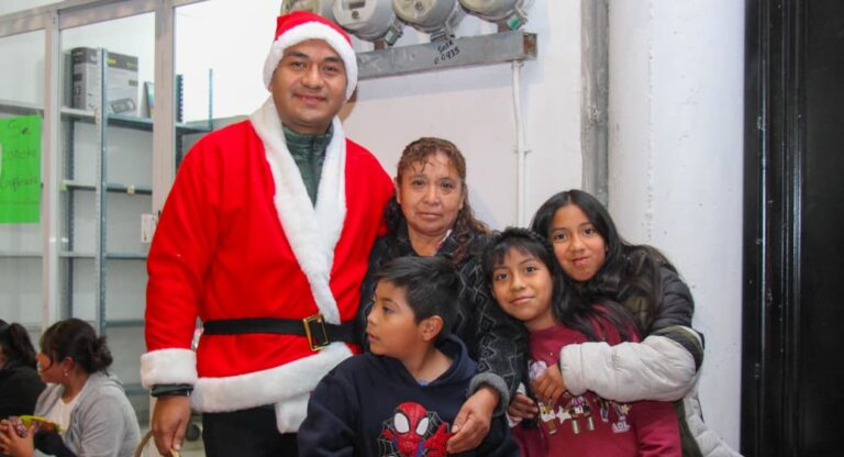 Miles disfrutan del tradicional Desfile Navideño en Huejotzingo