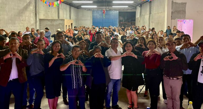 Pavel Gaspar convive con familias en posadas de Acatlán de Osorio e Izúcar de Matamoros