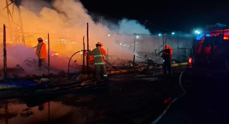 Controla Protección Civil incendio en Central de Abasto de Huixcolotla