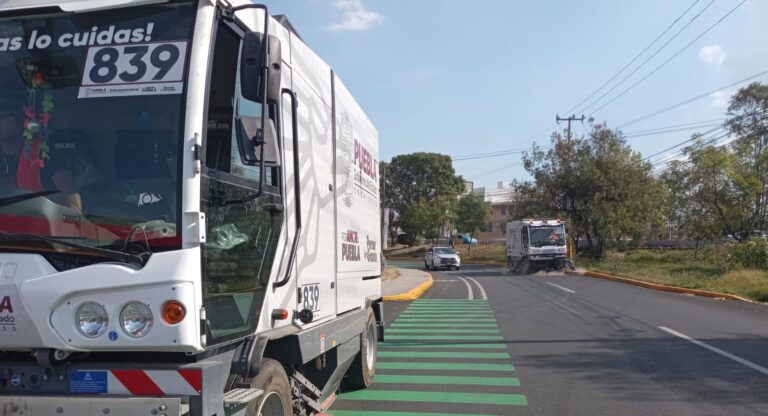 Recupera Gobierno del Estado principales vialidades de la Capital Poblana con Barredoras Mecánicas
