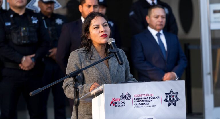 Equipa Lupita Cuautle a Policía y Protección Civil de San Andrés Cholula