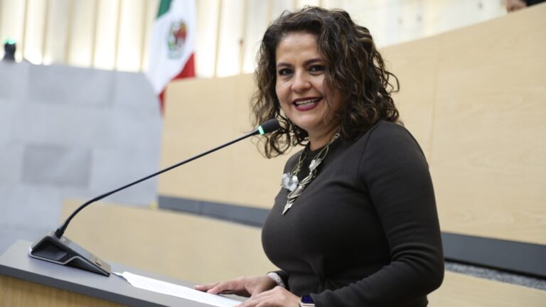 Propone Azucena Rosas gratuidad en estacionamientos para proteger la economía familiar