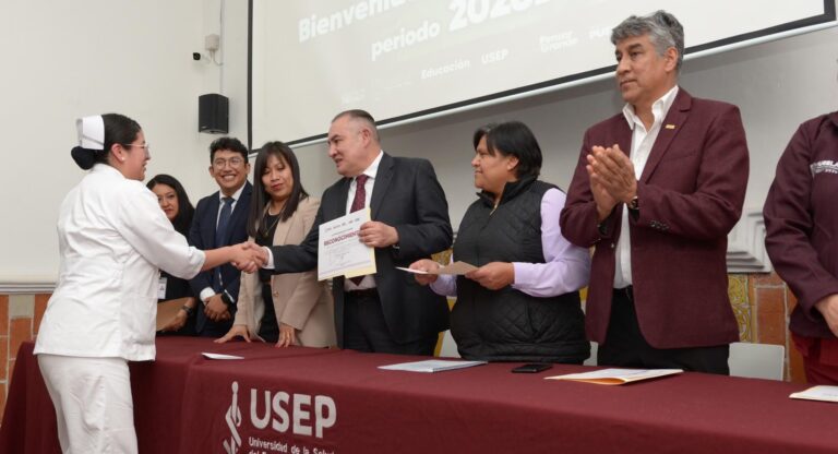 Reconoce USEP a estudiantes y docentes destacados