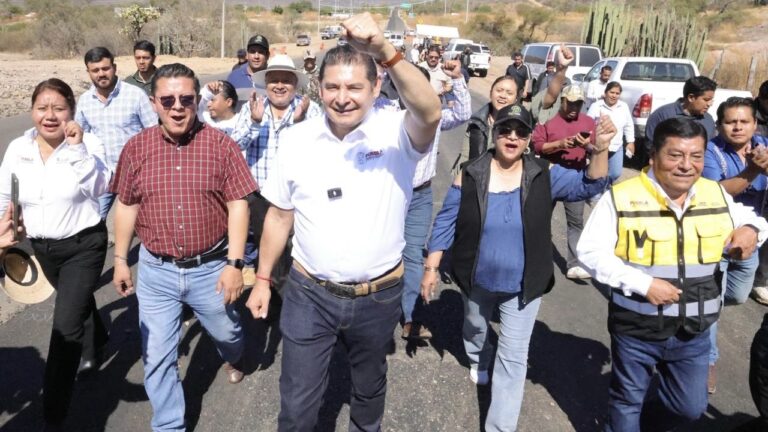 Avanza Gobierno Federal con carretera que conectará a la mixteca poblana con Oaxaca y Guerrero