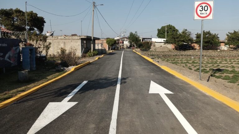 Tonantzin Fernández entrega pavimentación de la calle Lerdo de Tejada en Santa María Acuexcomac