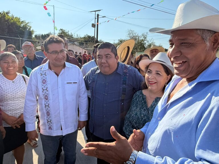 Fortalece Pavel Gaspar infraestructura local con nueva calle en Olomatlán