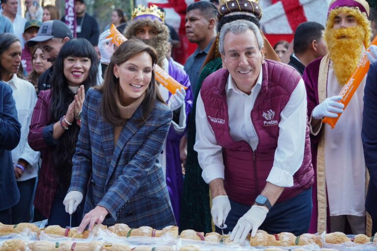 Alcanza Puebla capital récord Guinness de la rosca de Reyes monumental más grande del mundo