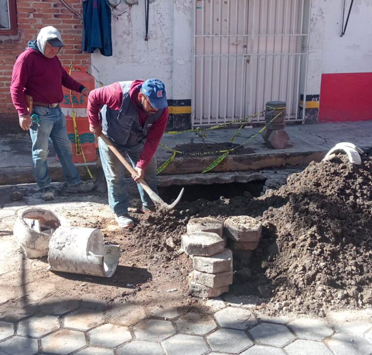 Atiende SOSAPACH reporte ciudadano por fuga de agua en la 7 Oriente