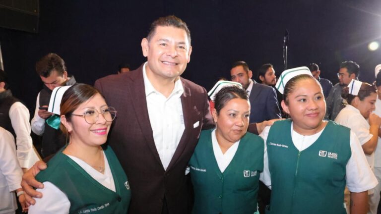 Amar a Puebla es servirla, como lo hacen las y los enfermeros: Armenta