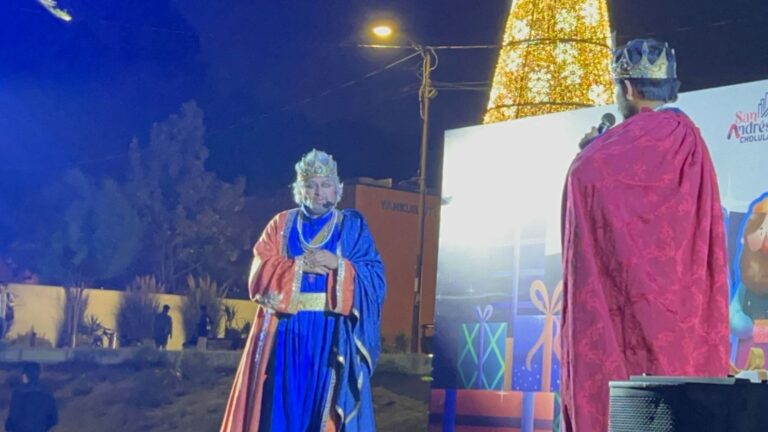 Concluye Lupita Cuautle caravana de Reyes Magos en San Andrés Cholula