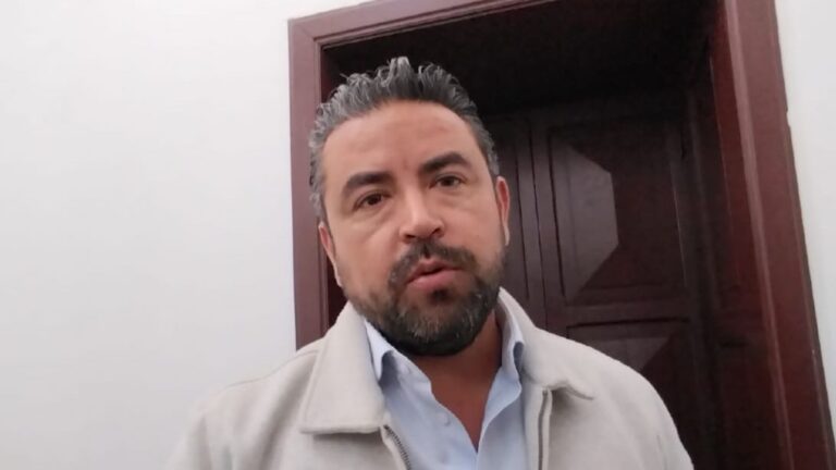 Detectan pinta de cajones de parquímetros de color negro