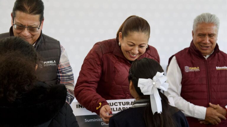 Educación, prioridad en Puebla, afirma Laura Artemisa en entrega de apoyos