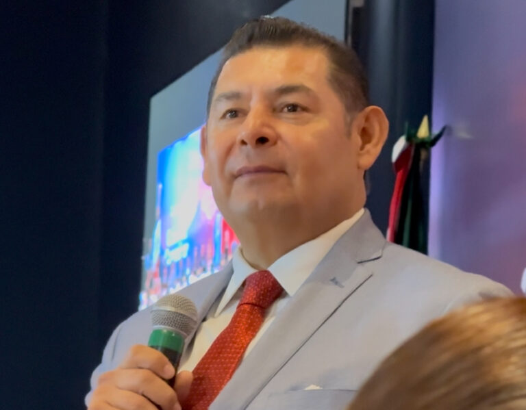 Anuncia Armenta Casa del Periodista Poblano 