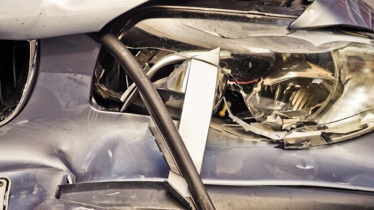 Muere despedazado al chocar contra barrera metálica en la autopista México-Puebla