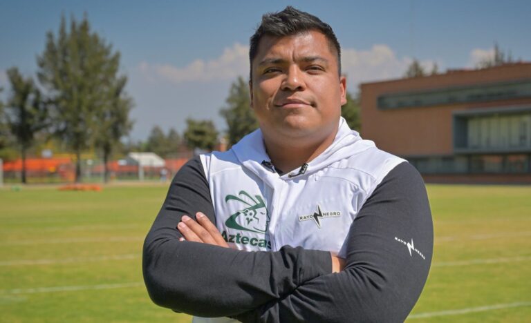 La línea ofensiva de los Aztecas de Futbol Americano de la UDLAP tiene nuevo coach