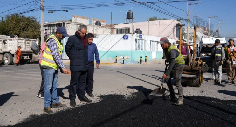 Supervisa Pepe Chedraui labores de bacheo en Álamos Vista Hermosa