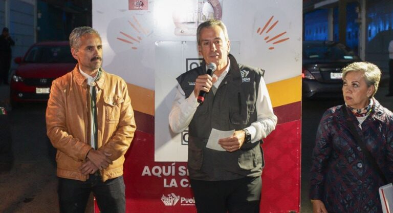 Enciende Pepe Chedraui luminarias modernizadas con LED en Villa Encantada con Puebla Brilla