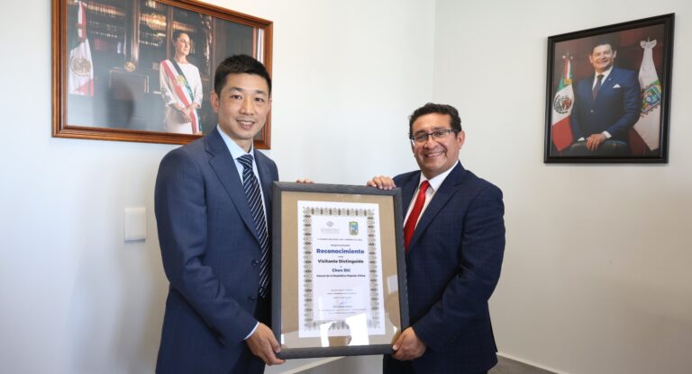 Pavel Gaspar y cónsul de China sostienen reunión de trabajo 