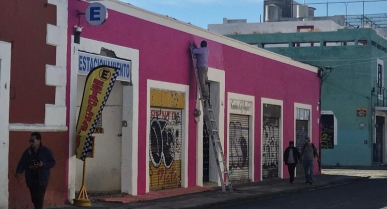 Gobierno de Pepe Chedraui invita a regularizar anuncios en el Centro Histórico
