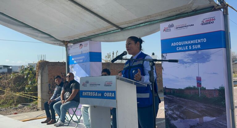 Entrega Lupita Cuautle adoquinamiento en la cabecera municipal de San Andrés Cholula