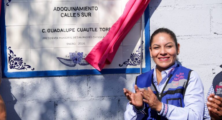Entrega Lupita Cuautle otra calle rehabilitada en San Andrés Cholula