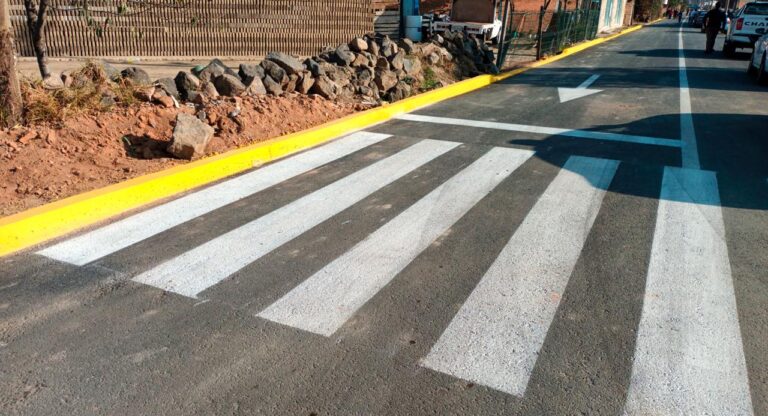 Tras 15 años de espera, Tonantzin Fernández entrega pavimentación en San Diego Cuachayotla
