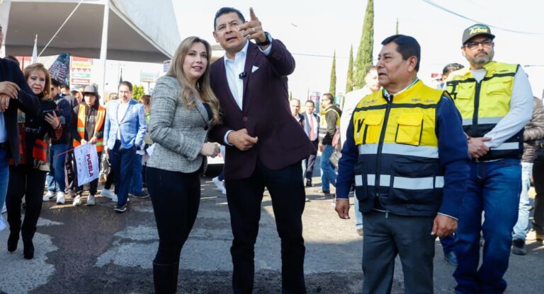Cierra fuentes de saqueo Gobierno de Puebla con obra comunitaria y maquinaria