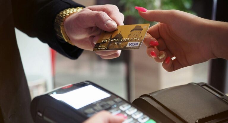 Nuevos impuestos y aumento al salario mínimo en México: ¿alcanza para enfrentar el costo de la vida?