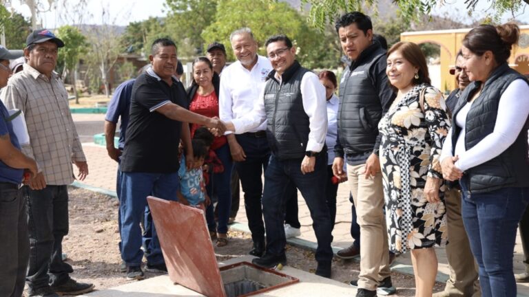 Pavel Gaspar, acudió a San Pedro Yeloixtlahuaca para corroborar avances de obra comunitaria, que impulsa el Gobernador del Estado