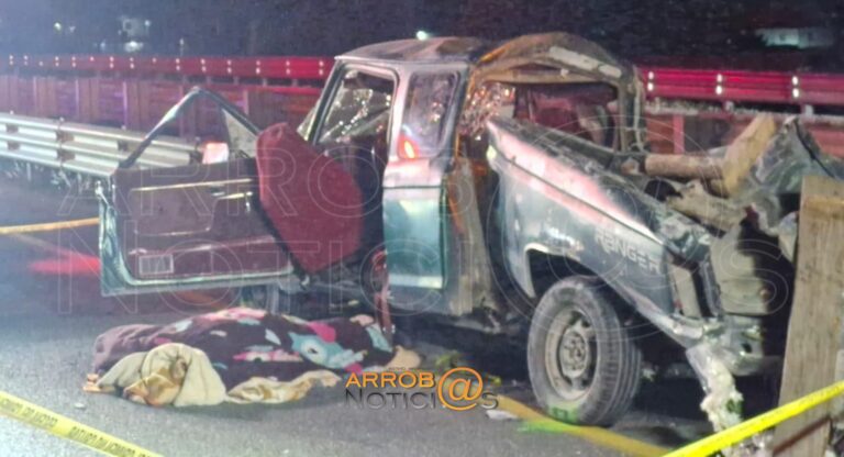 Dos mujeres perdieron la vida en Amozoc, un camión embistió su camioneta