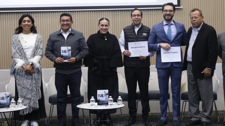 Presentan en el Congreso del Estado el libro Del sur al sueño: La epopeya de la migración poblana